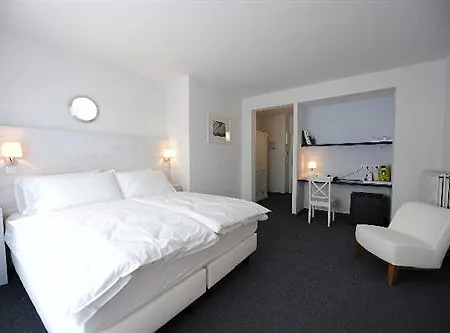 Avenue 3*