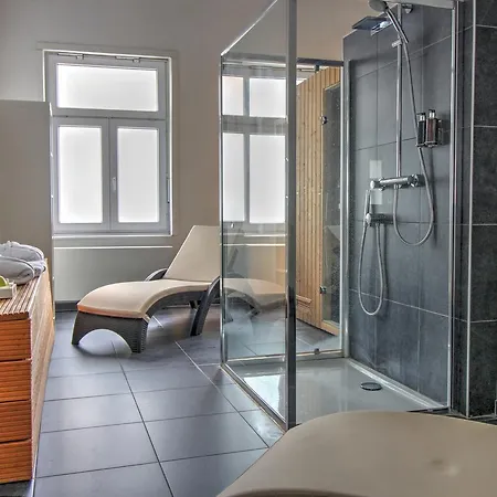 Avenue Hotel 3*